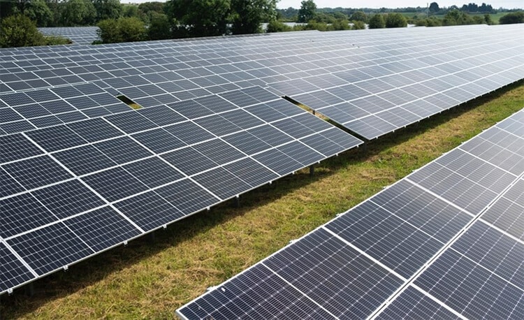 https://ongen.co.uk/wp-content/uploads/2021/11/enerpower-opens-republic-of-irelands-largest-solar-plant.jpg