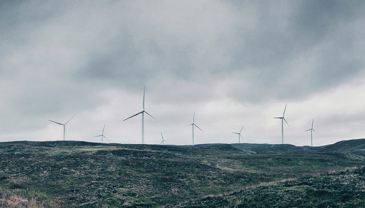Windfarms generate record electricity as Storm Malik batters the UK