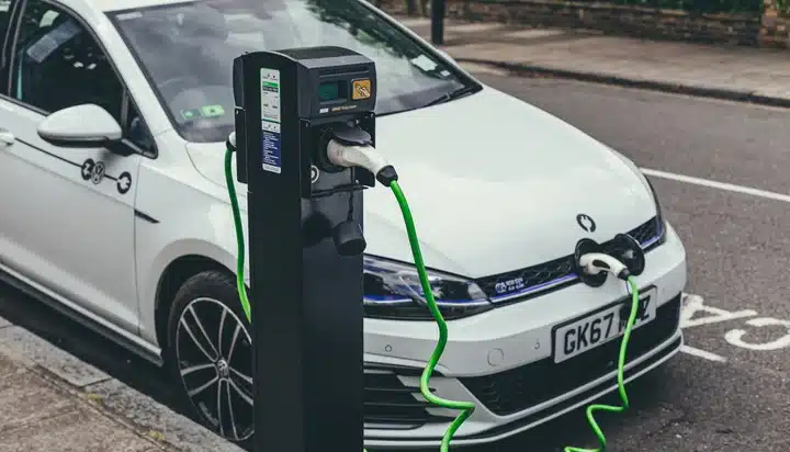 Carmakers disagree with government taxing EVs