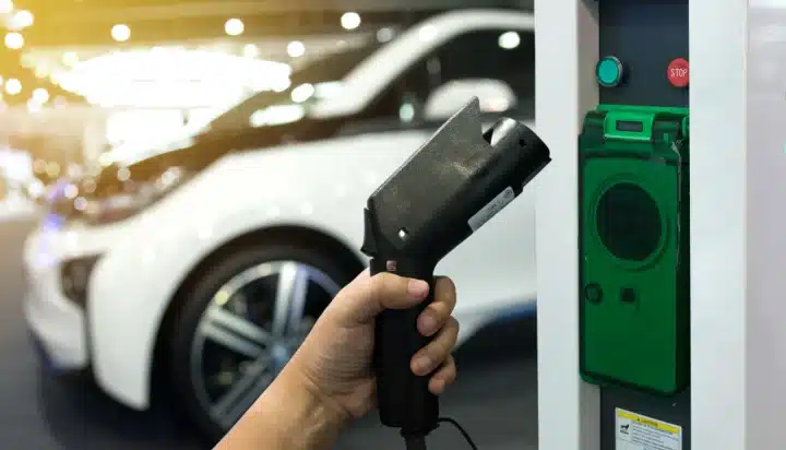 Electric vehicles could balance UK power grid cheaper!