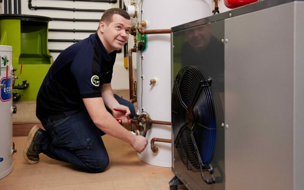 UK’s first heat pump apprenticeship receives government funding